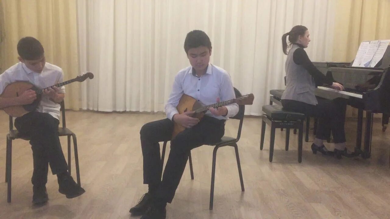 Дуэты балалайка домра. Домристы сцена. Домра с балалайкой дуэт. Дуэты балалайка домра. Дуэты балалайка домра.