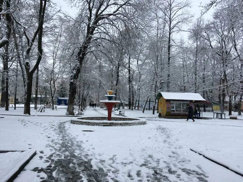 Детский парк владикавказ. Детский парк имени жуковского владикавказ. Парк жуковского владикавказ. Сквер 28 квартал жуковский. Детский парк жуковского владикавказ фото.