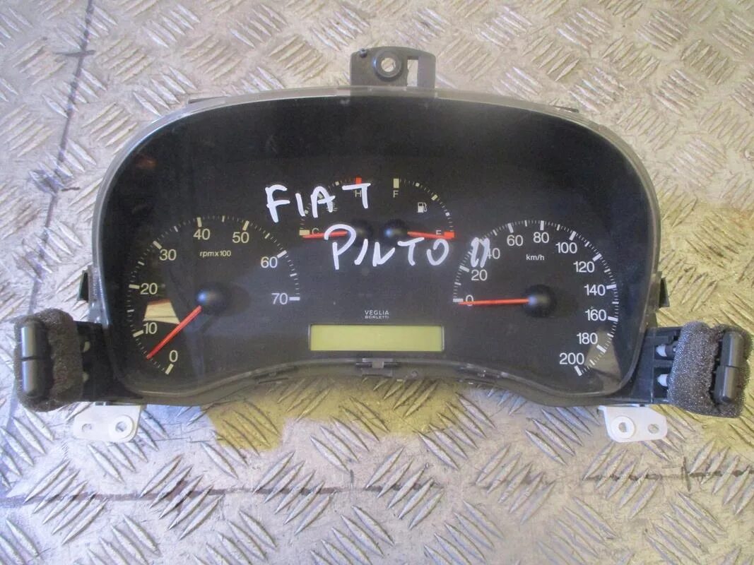Приборная панель fiat grande punto. Приборная панель фиат пунто 2008. Панель фиат пунто. Панель приборов фиат альбеа. Панель приборов фиат пунто.