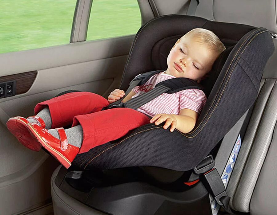 Использование автокресла. Автокресло Чикко Xpace. Чикко сиденье в автомобиль от 1 года. Ребенок в автокресле. Кресло для годовалого ребенка в машину.