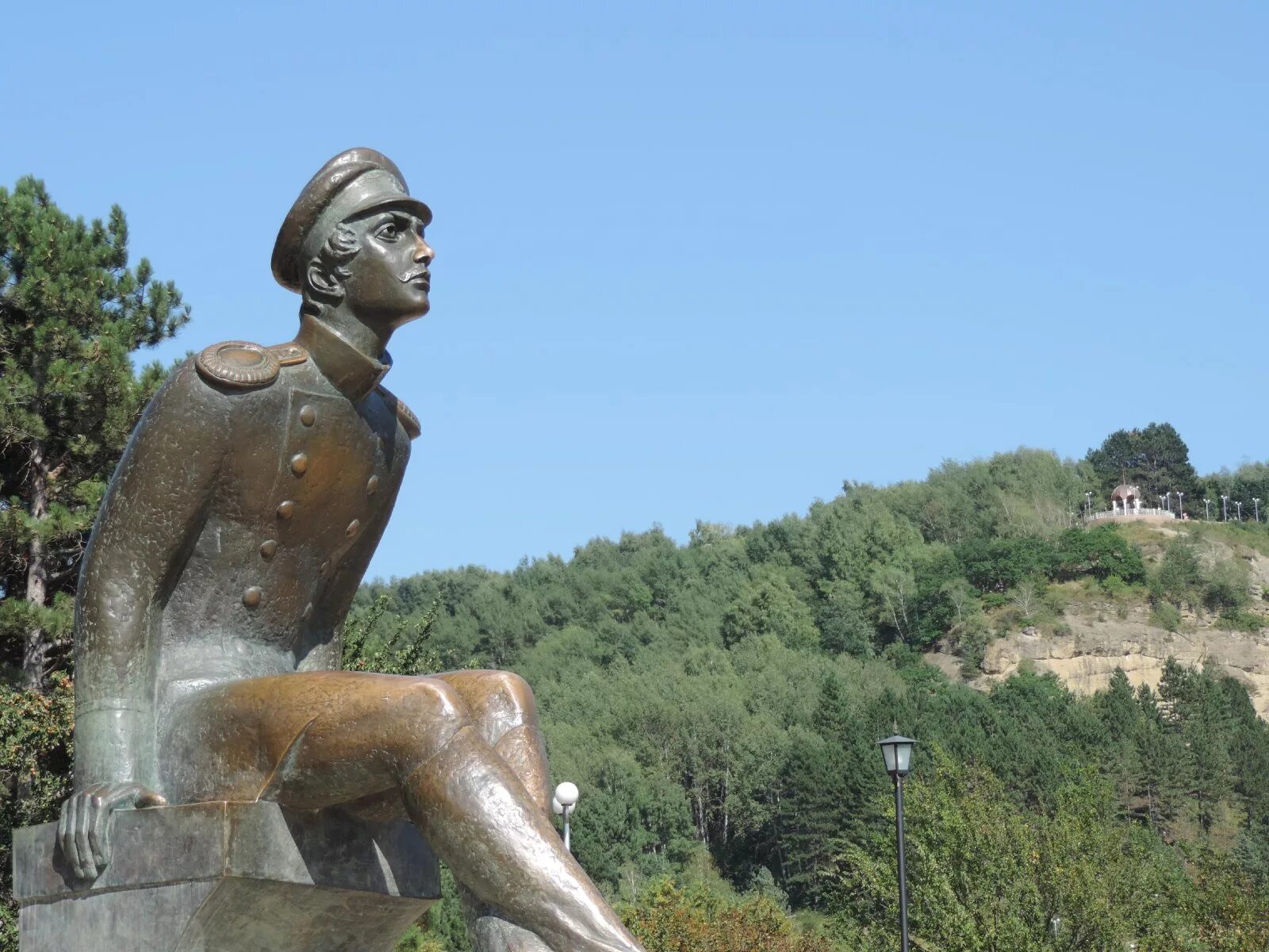 Памятник Лермонтова Кисловодск. Памятник Лермонтову в Кисловодске. Памятник Лермонтову Минводы). Памятник Лермонтова города Лермонтова. Лермонтов ставропольский край пятигорск