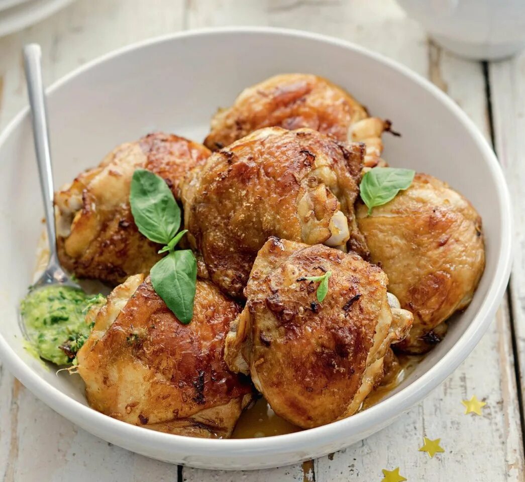 Вкусные блюда из бедер курицы. Бедро куриное жареное. Бедрышки куриные в духовке. Вкусные блюда из бедер курицы. Вкусные блюда из бедер курицы.