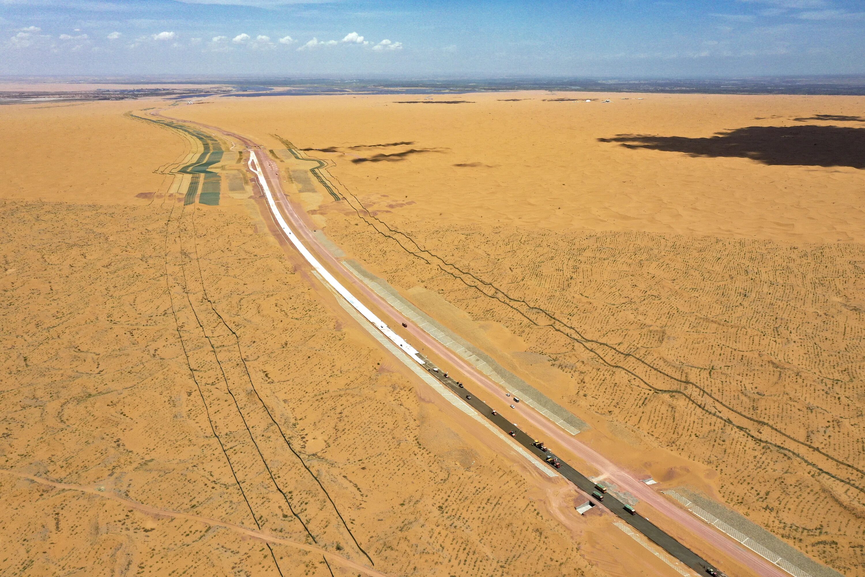 Через пустыню через сахару. Через пустыню через сахару. Верблюд в пустыне. Мавритания пустыня верблюды. Через пустыню через сахару.