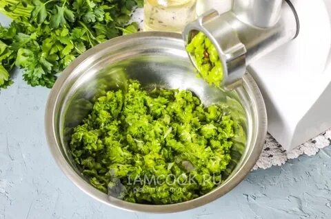Зелень через мясорубку с чесноком рецепт