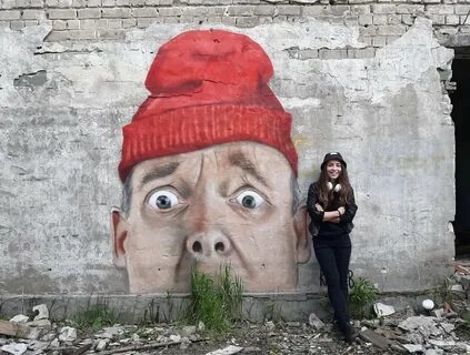 Катя работала
