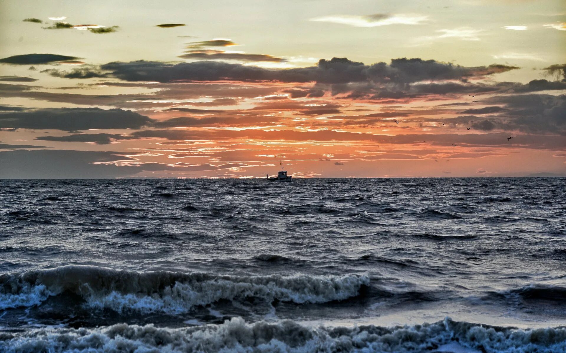 Море в открытом океане. Каспийское море шторм. Море, волны. Бушующее море. Море Горизонт.