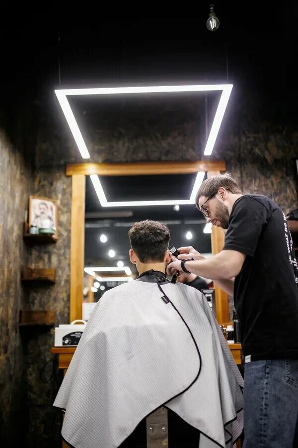 Отзывы цирюльник новые ватутинки. Barber house. Парикмахер. Barber house студенческая ул. Отзывы цирюльник новые ватутинки.