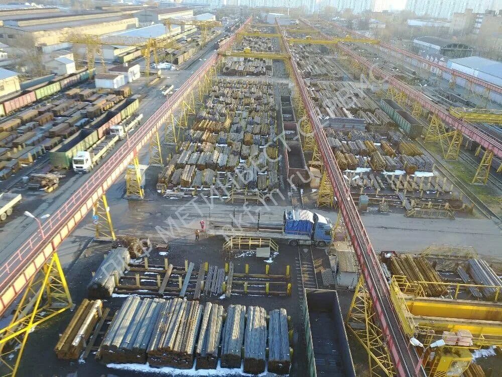 крытый склад металлопроката. кто как выгружает листовой металл. пкф метинвест-сервис. завод северсталь череповец продукция. пкф метинвест-сервис.