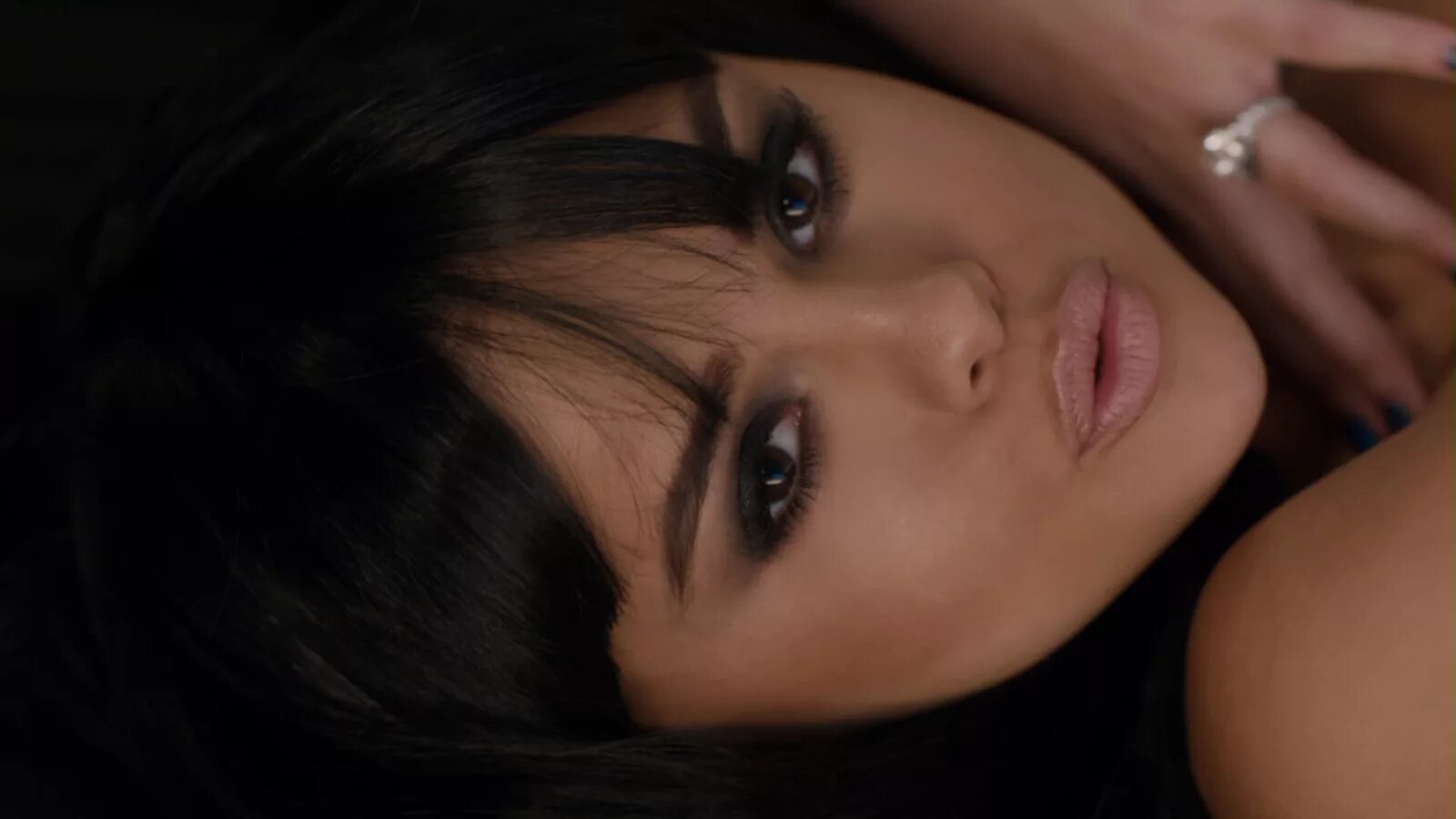 русские клипы. музыкальные видеоклипы. скачай пожалуйста клипы. нюша больно. аврил лавин видеоклип.