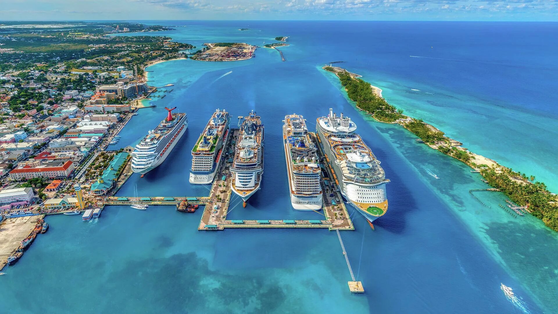 Известные страны на островах. Багамы Нассау. Порт Нассау. Нассау Багамские острова порт. Нассау круизный лайнер.