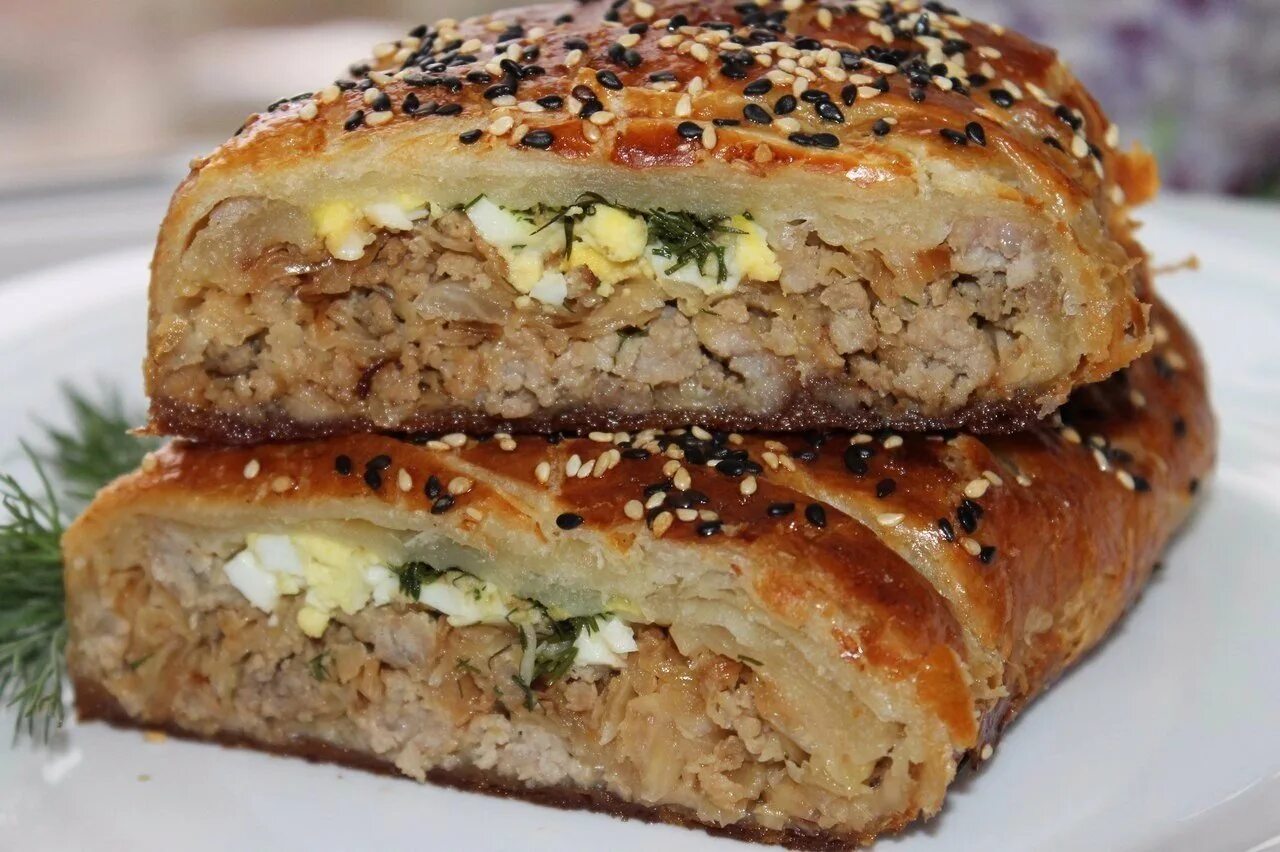 Пирог с мясом простой и быстрый. Пирог с капустой и фаршем. пирог с фаршем и яйцом. мясные начинки пироги. пирог с капустой и фаршем в духовке.