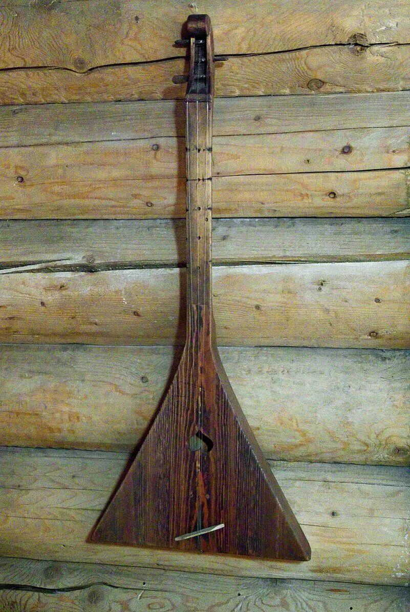 Доандреевская балалайка. Балалайка 19 века. Первая балалайка. Балалайка андреев музей. Ульяновский музей балалайки 120 лет.