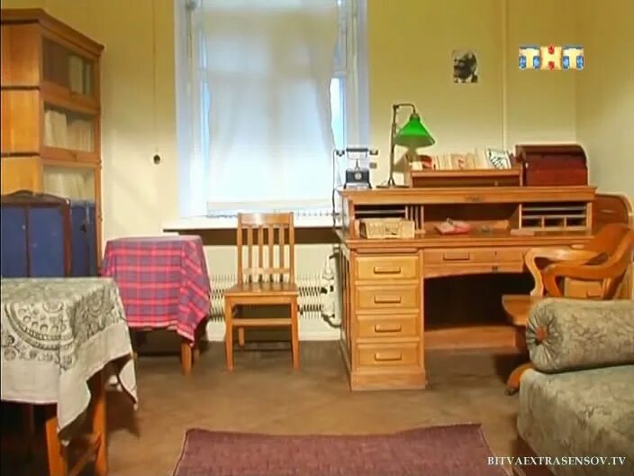 квартира маяковского на красной пресне. дом маяковского в гендриковом переулке внутри. комната маяковского. музей квартира маяковского. комната маяковского.