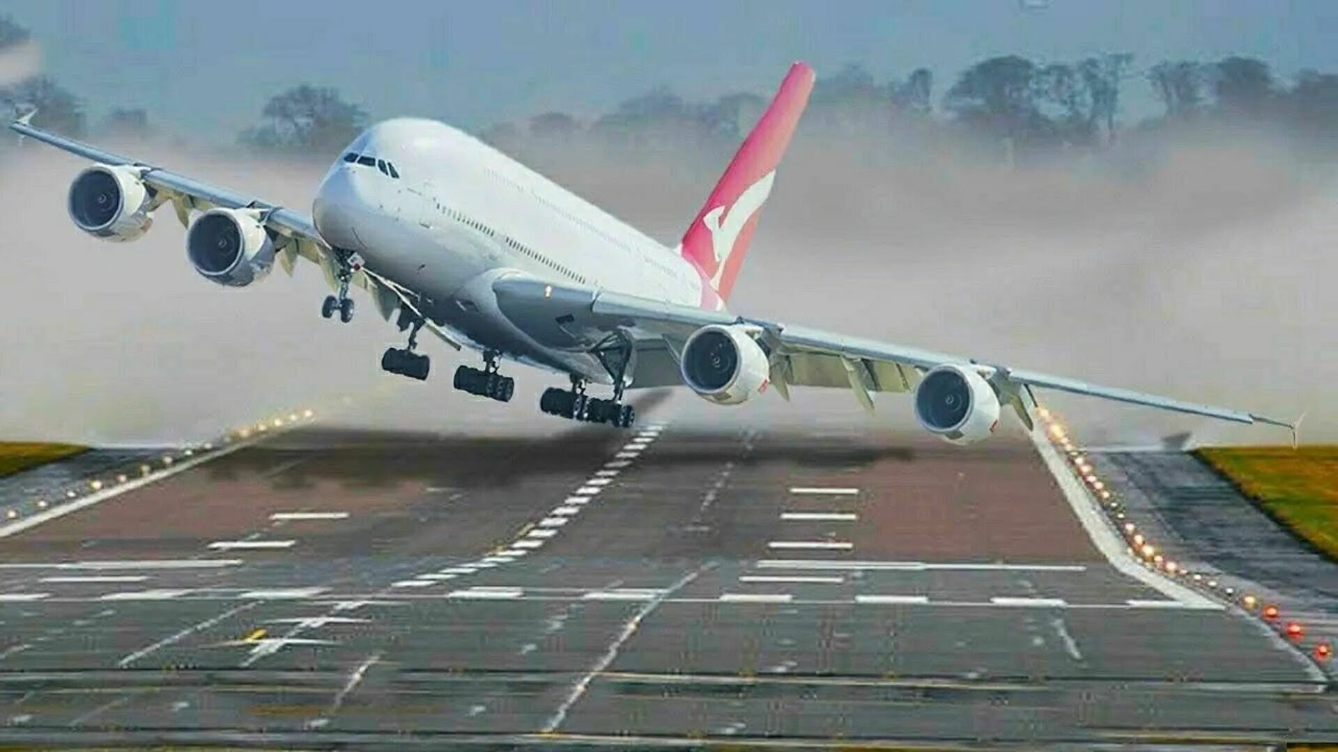 Можно самолеты видео. Airbus a380 посадка. Airbus a390. Посадка самолета. Взлет и посадка самолета.