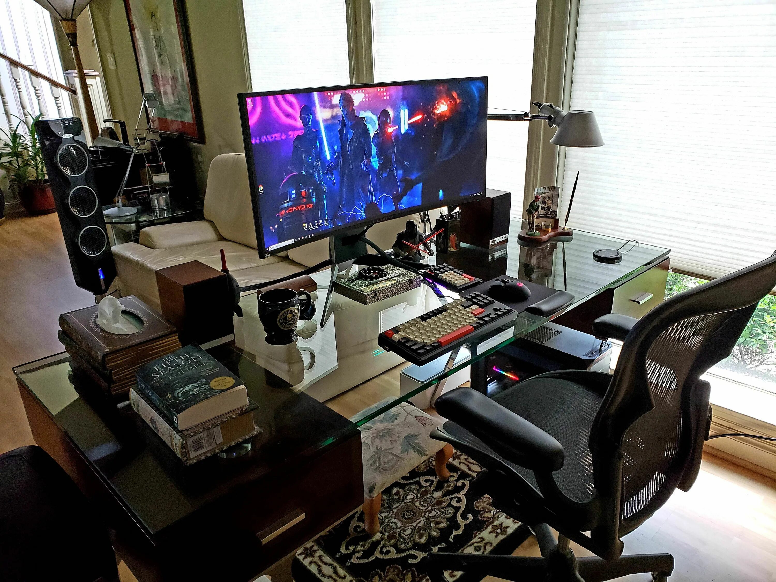 Multimedia system and monitors. Дрим деск сетап. Funny gaming setup. Space desk на пк. Computer house.