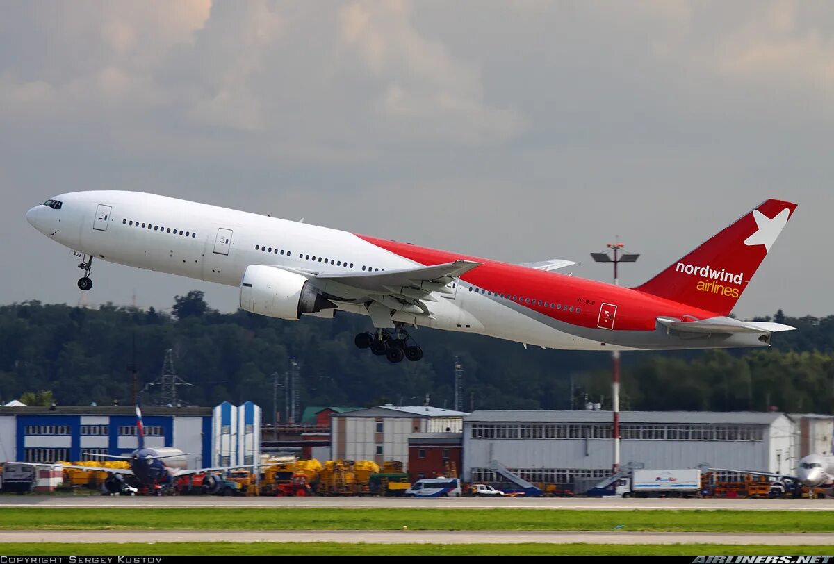 777-300er Nordwind. Боинг 777 Nordwind. Боинг 777 200 ред Вингс. Nordwind Airlines ливрея.