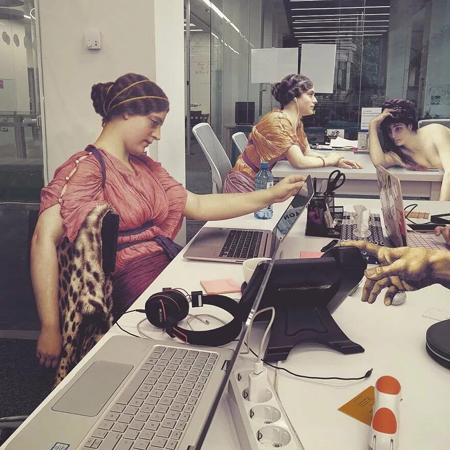Их любит работа. Ренессанс алла мингалева. яна грабовская кемерово. работа в офисе. будни офиса.