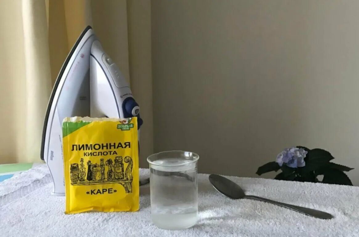 Как почистить утюг от накипи внутри уксусом. Лимонная кислота для утюга от накипи. чистка утюга лимонной кислотой от накипи. средство для очистки утюга от нагара. чистка утюга лимонной кислотой.
