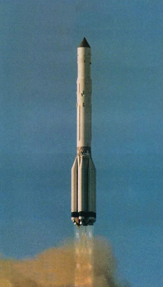 Первая космическая ракета ссср. Ракетоноситель Протон СССР. Ракета Союз 1 СССР. Вега-1 Протон ракета. «Протон-к» с АМС «Вега-1.