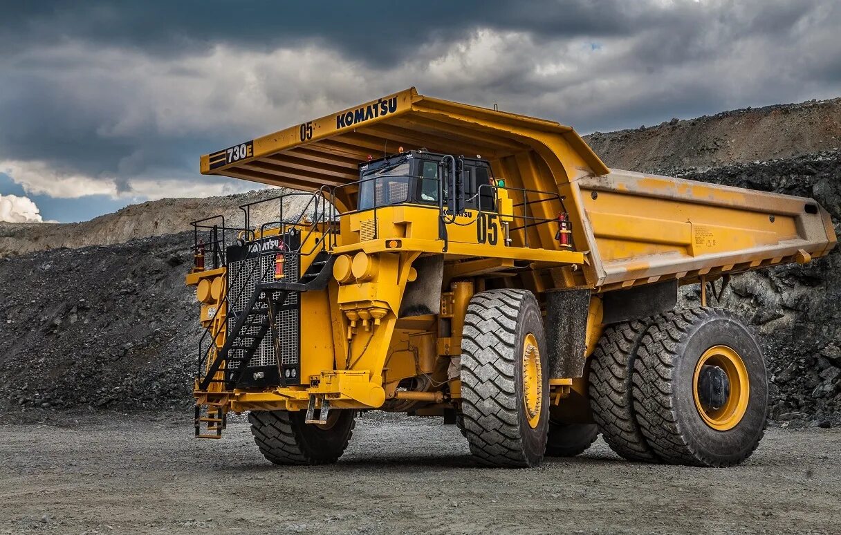 Строительная машина 5. 730е Komatsu. Карьерный самосвал Комацу. Самосвал Комацу 730е. Самосвал Komatsu hd1500.