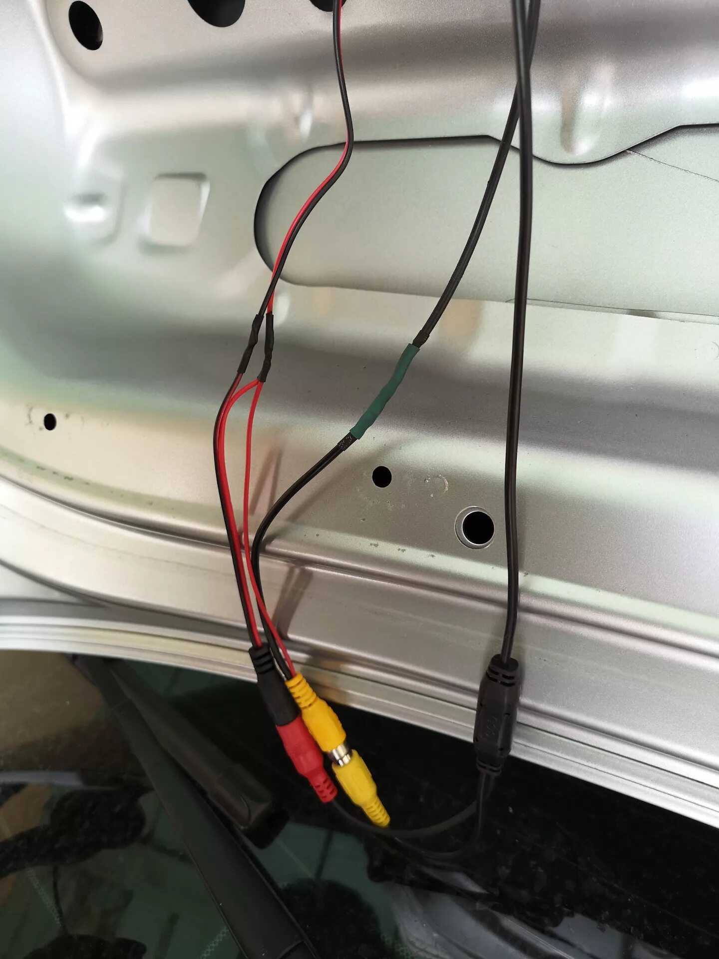 Teyes cc2l 2+32. Шкода октавия а7 провод заднего хода. Подключить камеру заднего вида октавия а7. Камера заднего хода x4 f26. Saab 9-5 камера заднего хода.