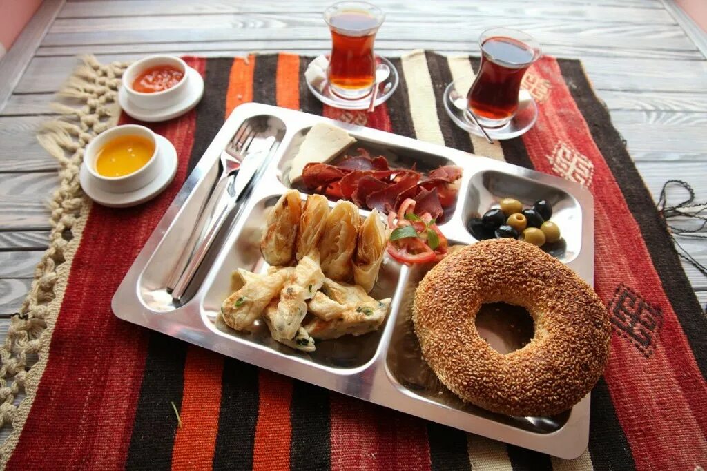 кафе разных стран. традиционная английская еда. традиционная американская кухня. ресторан с необычной подачей. кафе разных стран.