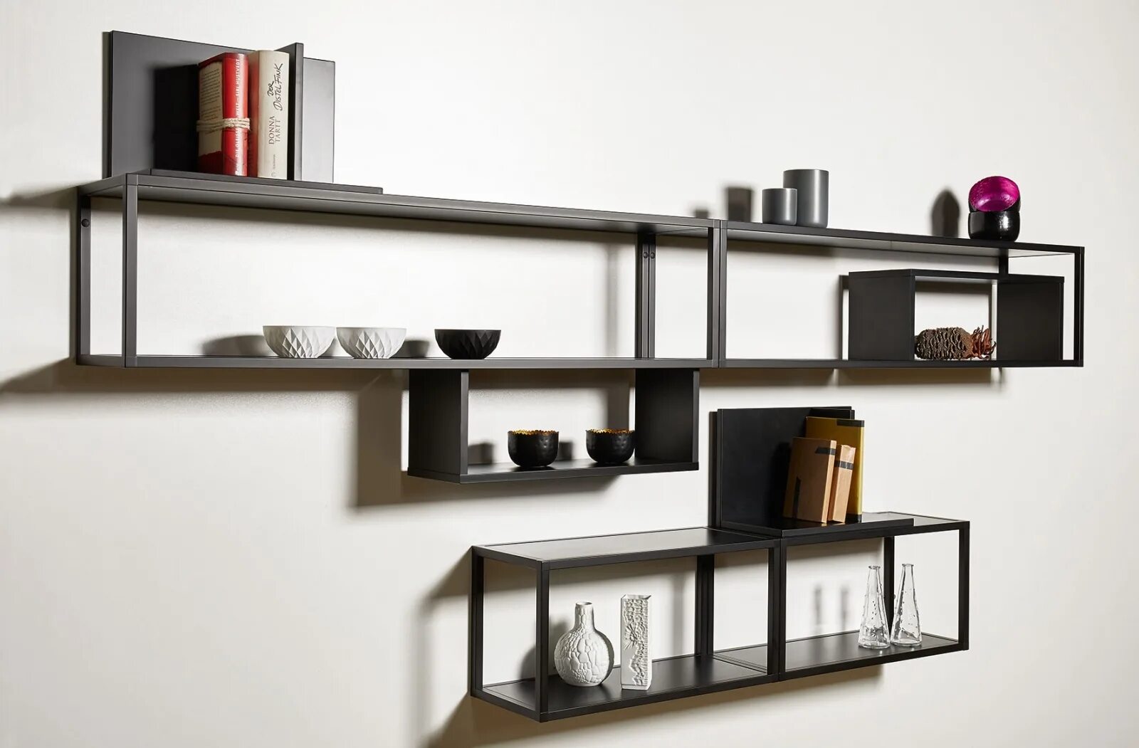 Стеллаж. Стеллаж для зонирования комнаты. Декор стеллажа. Стеллаж в виде ступенек. Стеллаж во всю стену.