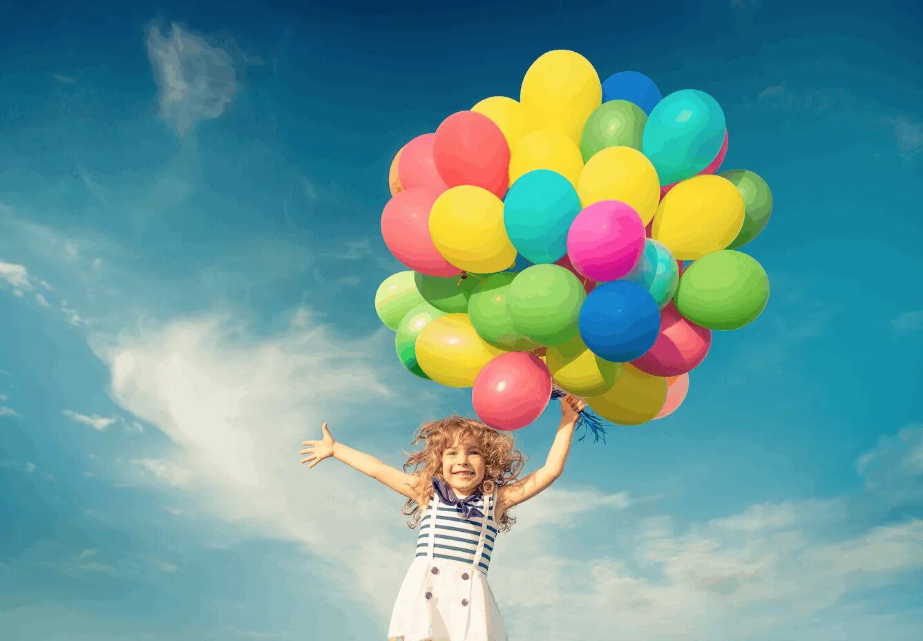Праздник радости. Дети с шарами. Шарики воздушные для мальчика. Счастливые дети с шарами. Дети с воздушными шариками.