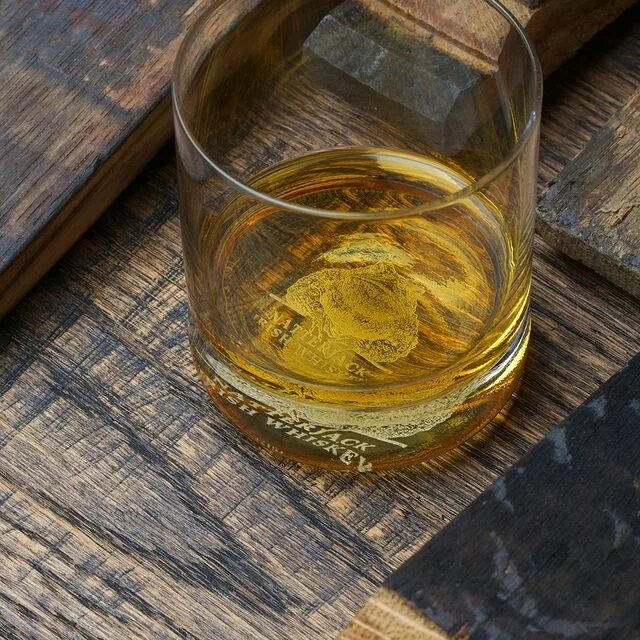Natterjack irish whiskey. Irish whiskey стакан на заказ. natterjack irish whiskey цена.