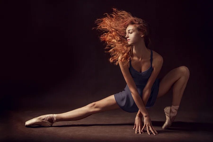 Фотосессия танцоров. Красивые ноги танцовщиц. Девушка в движении. Девушка танцует.