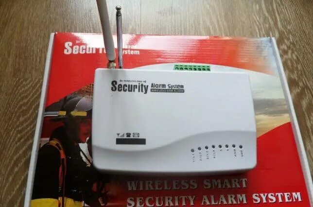 Аларм на русский. Сигнализация Security Alarm System. Аккумулятор для GSM Alarm Security System. Сигнализация Alarm Security System аккумулятор. Сигнал 10+Security Alarm System.