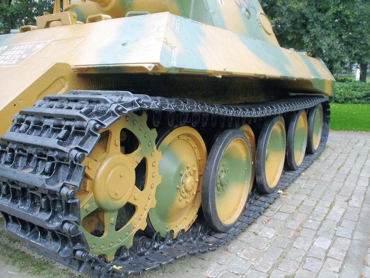 Рабочие траки для sd kfz-11 от dvc. Гусеницы немецких танков. Транспортировочные траки т90. Трак танка т-34. Гусеницы немецких танков.