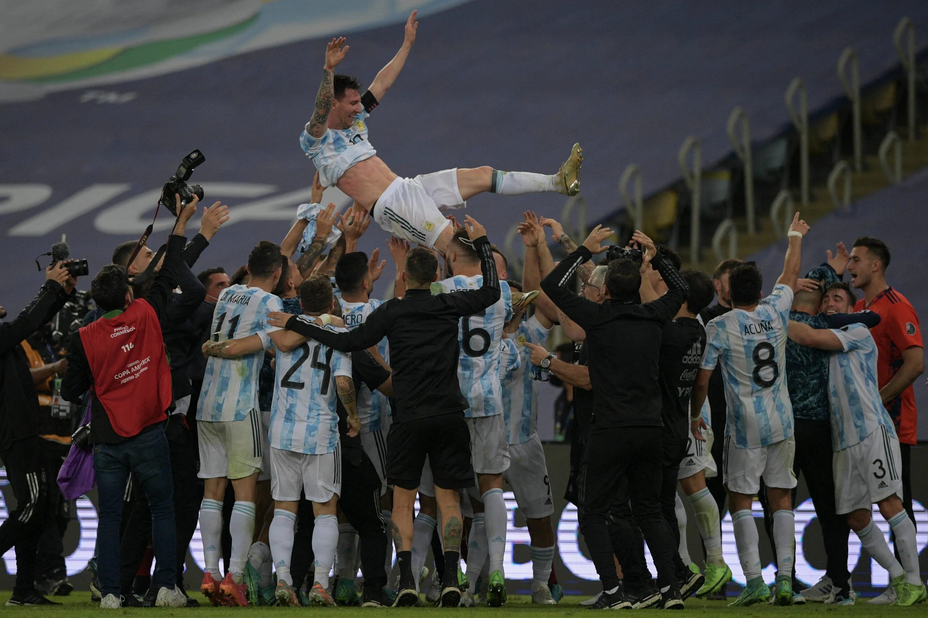 Сколько раз становилась чемпионом сборная команда аргентины. Лео Месси сборная Аргентины. Аргентина победа Месси. Месси Аргентина 2021 Кубок. Аргентина финал.