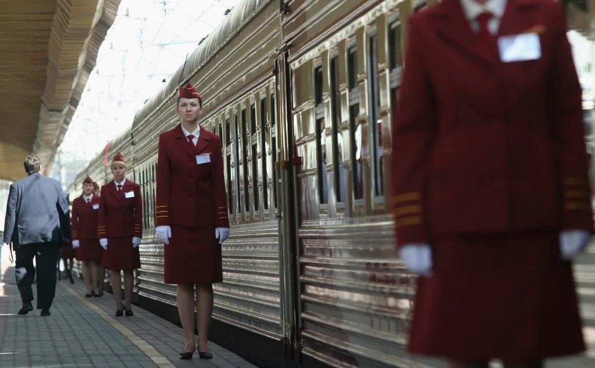 Проводник поезд Гранд экспресс Москва Санкт-Петербург. Проводники поезда Гранд экспресс. Красная стрела проводники. Проводницы поезда красная стрела. Нарушение фпк