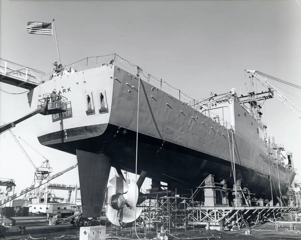 Uss stark. USS Stark (FFG-31). Фрегата USS Stark. 1987 Корабль Старк. Повреждение Старк корабль.