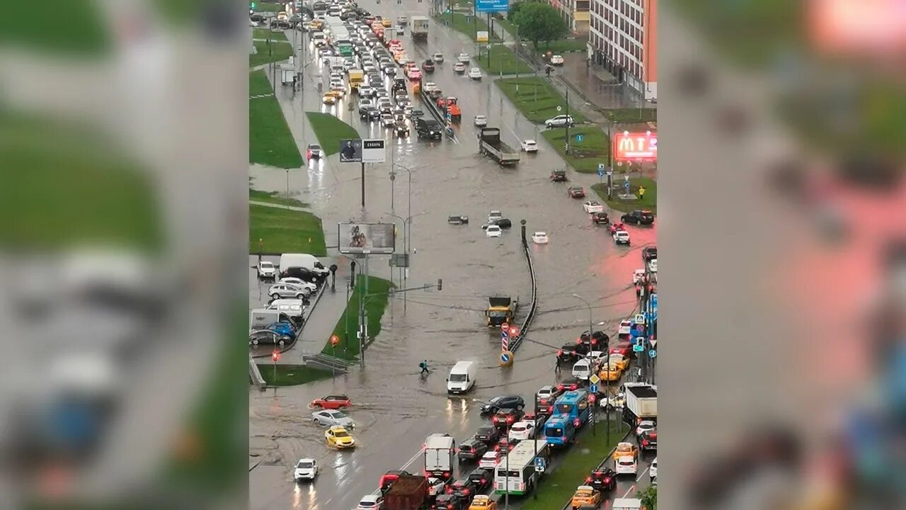 9 26 2023. Затопило Боровское шоссе. Солнцево затопило Боровское шоссе. Ливень на Боровском шоссе. Потоп на Боровском шоссе.