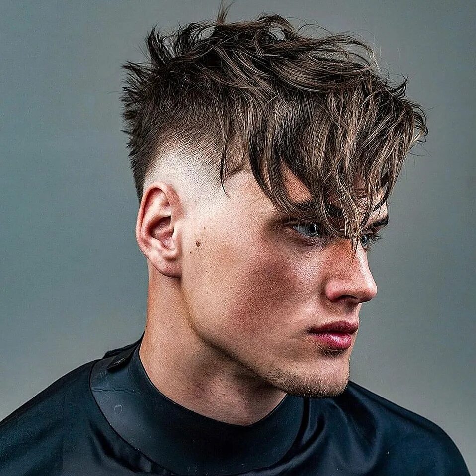 Стрижки мужские стильные. Мужские прически вид сбоку. Мужские стрижки до и после. Андеркат на средние волосы мужские. Андеркат мелирование.