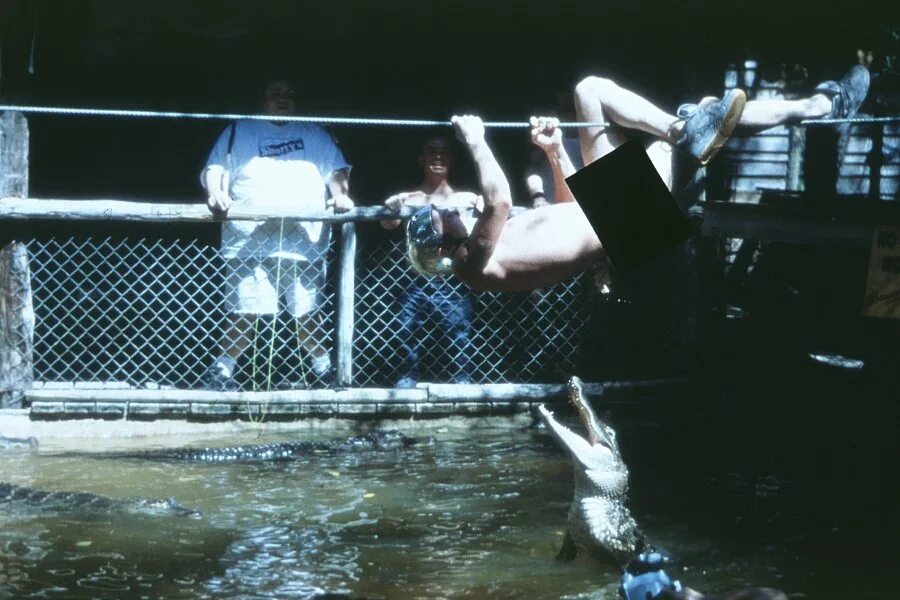 придурки 2002. фильм чудаки 1. Johnny knoxville чудаки. джонни ноксвилл jackass. придурки 2002.