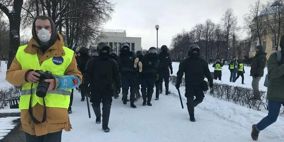 Протесты в Питере 31 января. Митинг 31 января 2021 Санкт Петербург Навальный. Задержания СПБ 31 января митинг. Митинги у ТЮЗ. Митинг 31