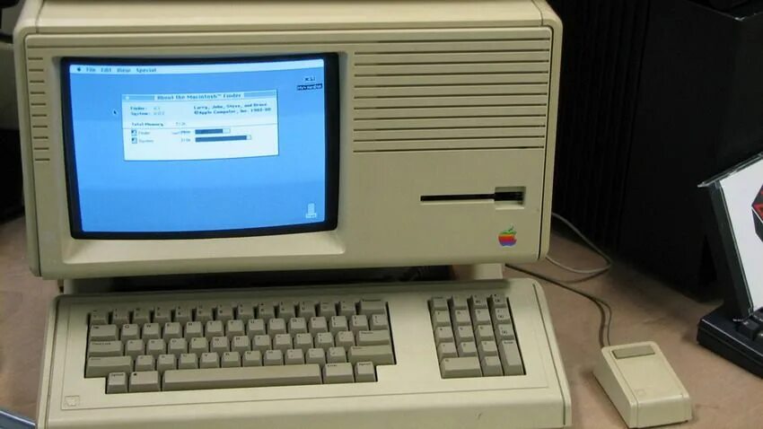 Computer is a mac but. Macintosh 1984 года. apple macintosh xl. imac 1984.