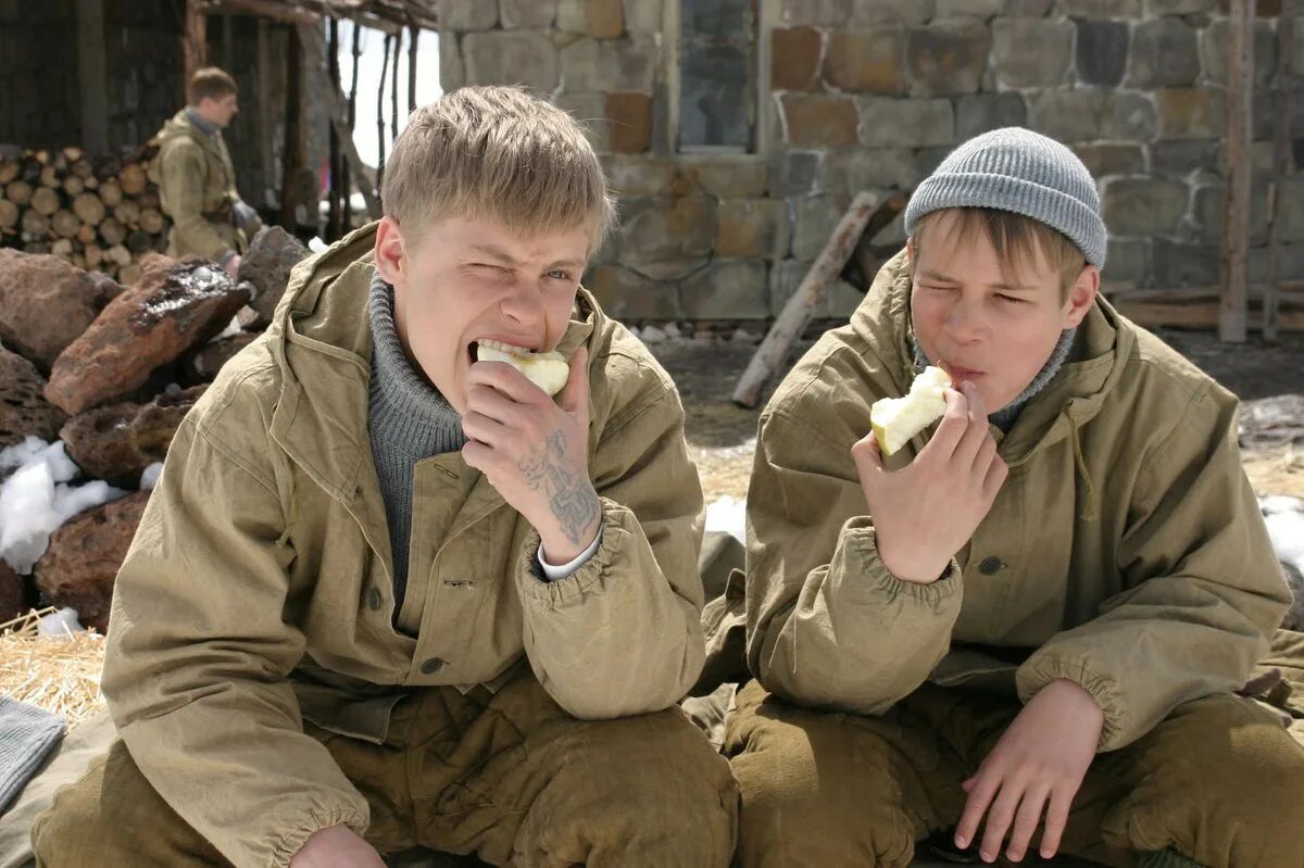 Сволочи лаврик. Сволочи 2006 год. Сволочи 2006 год. Сволочи 2006 кадры. Сволочи 2006 год.