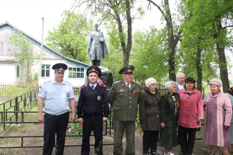 Погода рп5 крыловская ленинградский район. Станица Кугоейская Краснодарский край Крыловский. Ветераны ВОВ В ст Октябрьской Крыловского района. Полиция Крыловского района Краснодарского края. Ветераны в станице Крыловской Ленинградского района музей.