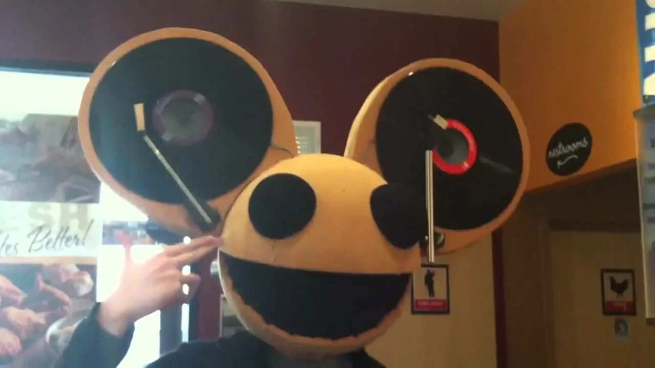 Маска 5 музыка. Шлем дедмауса. Deadmau5 head. Deadmau5 пластинка. Шлем deadmau5 Размеры.