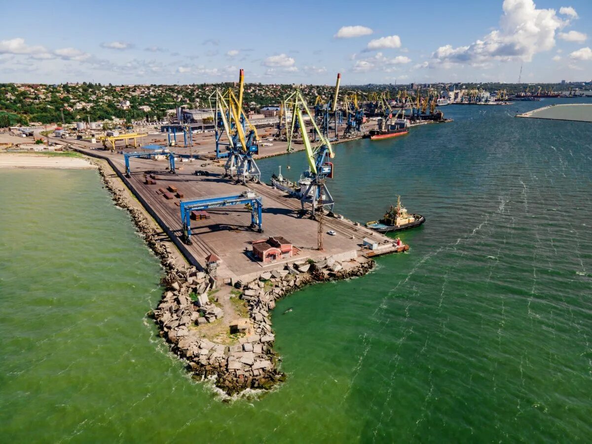 Ейск мариуполь морем. Морской порт мариуполь. мариупольский морской торговый порт. морской порт ейск. порт мариуполь 2025.