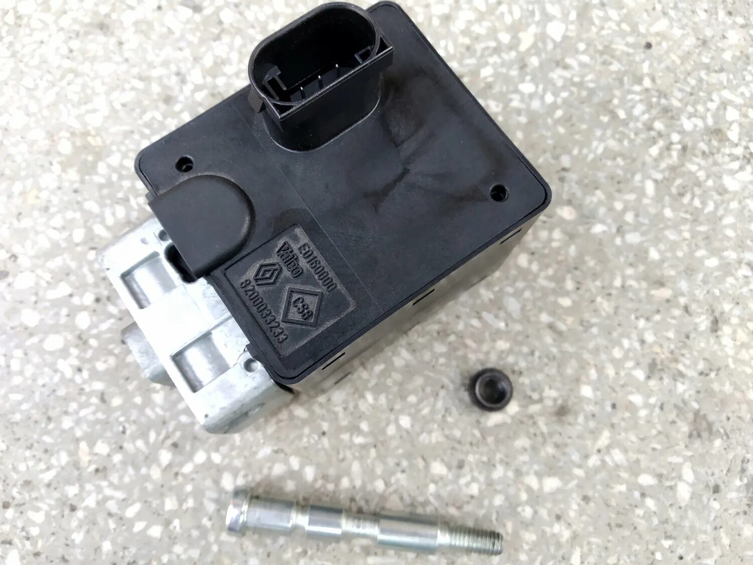 Блокиратор руля рено меган 2. Блокиратор руля renault megane 2. Блокиратор руля рено меган 2. Замок рулевого управления меган 2 артикул. Замок рулевой колонки рено меган 2.