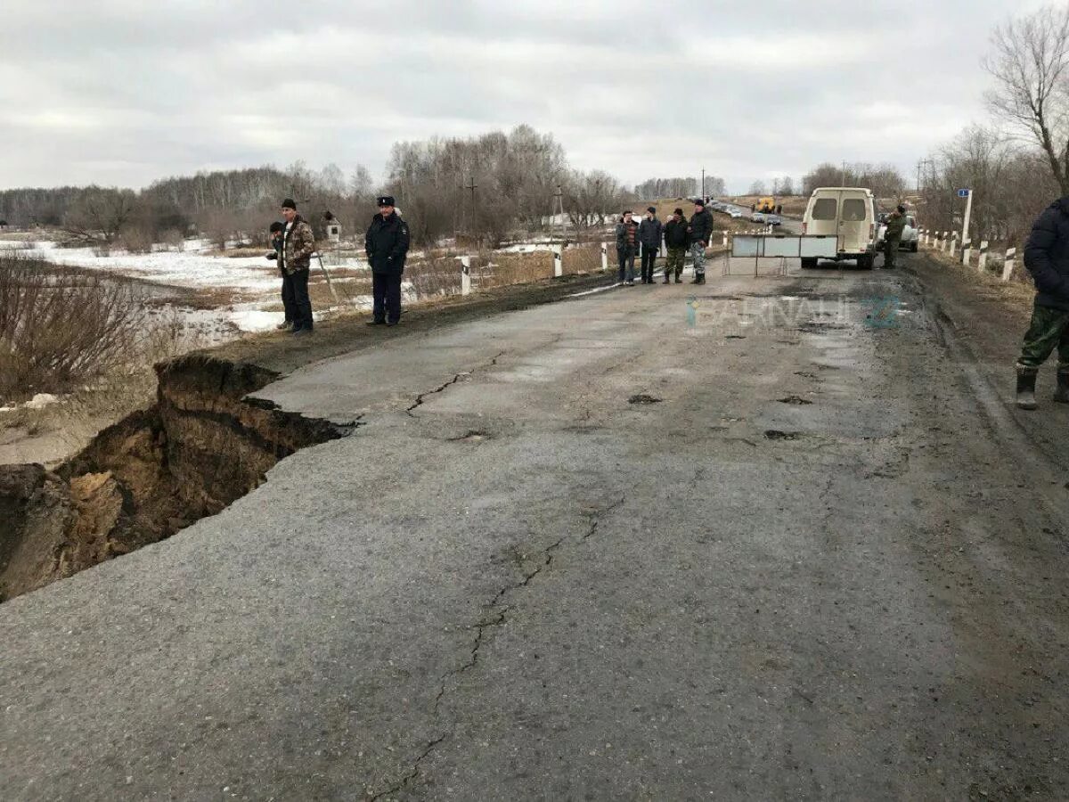 Погода топчиха алтайский край. Село Топчиха Алтайский край. Фунтики Топчихинского района Алтайского края. Дороги Топчихинского района. Дороги на Алтай размыло.