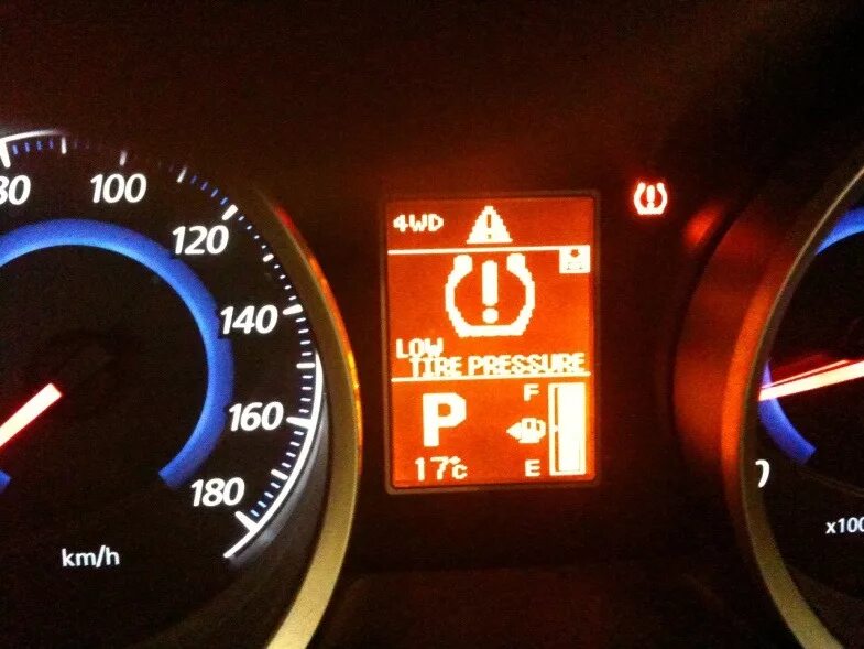 Горит ошибка давления в шинах. Tpms lancer 10. индикатор давления в шинах outlander 3. mitsubishi outlander xl давление в шинах. датчик давления автомобиля колёса mitsubishi outlander.