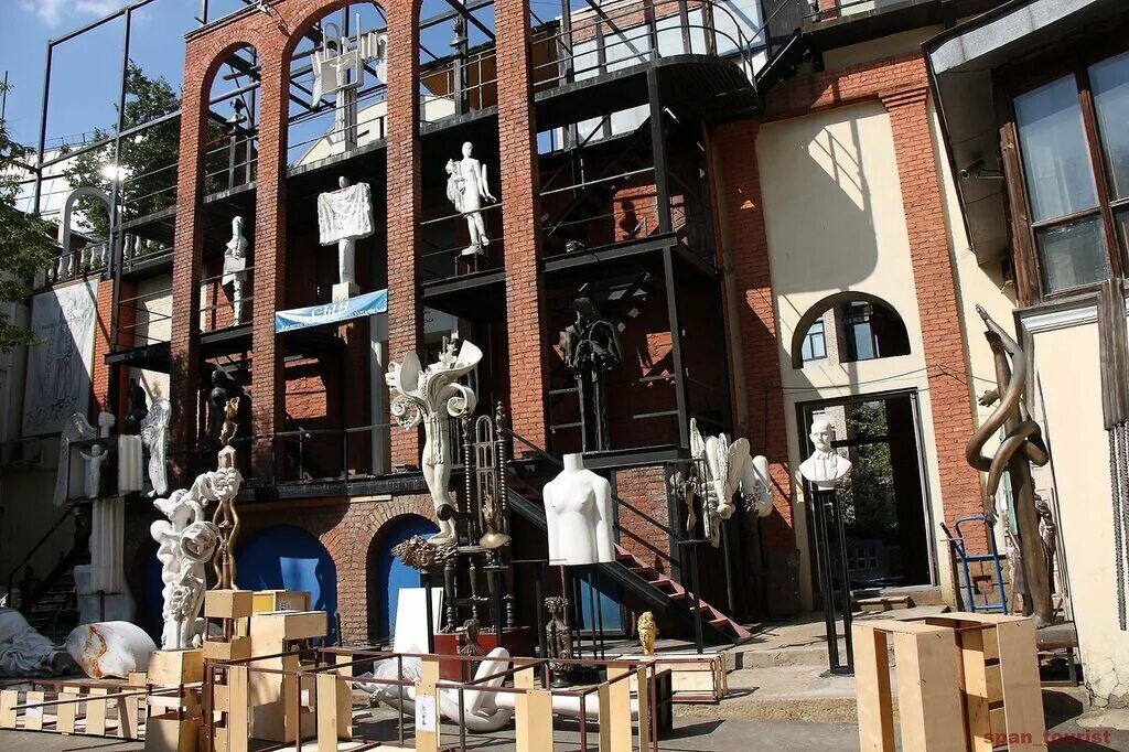 Музей скульптуры в москве дом бурганова. Музей скульптуры в москве дом бурганова. Бурганов дом музей. Бурганов дом музей. Музей сюрреализма дом бурганова.