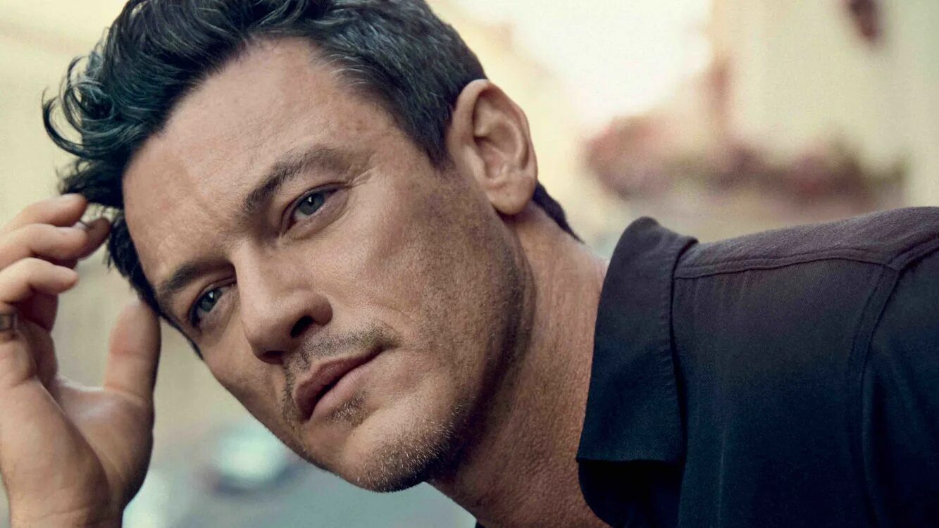 Luke evans. Люк Эванс. Люк Эванс Luke Evans. Люк Эванс фото. Luke Evans 2013.