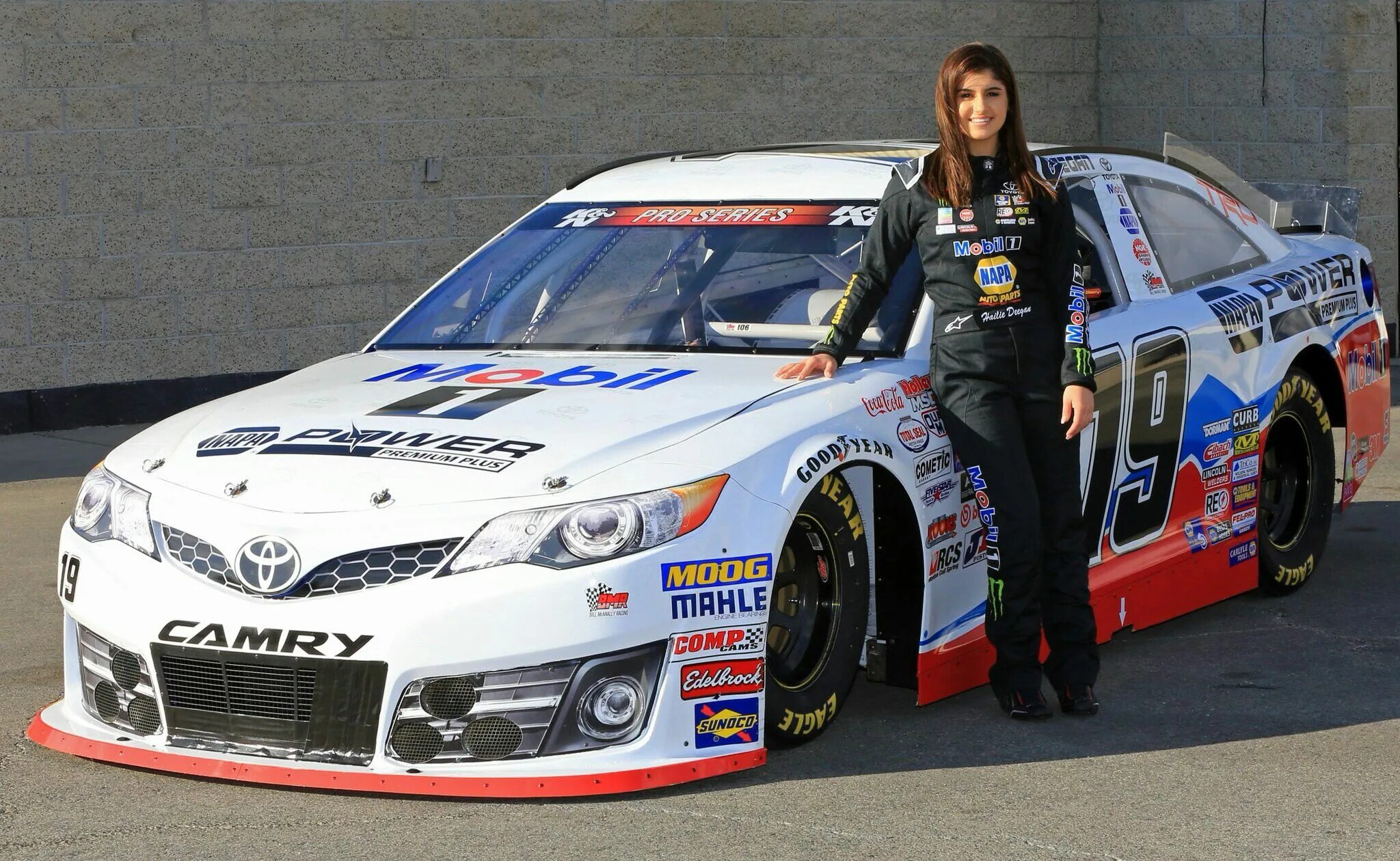 NASCAR гонщики. Hailie Deegan NASCAR. NASCAR гонщицы. Автогонки наскар. She s 16